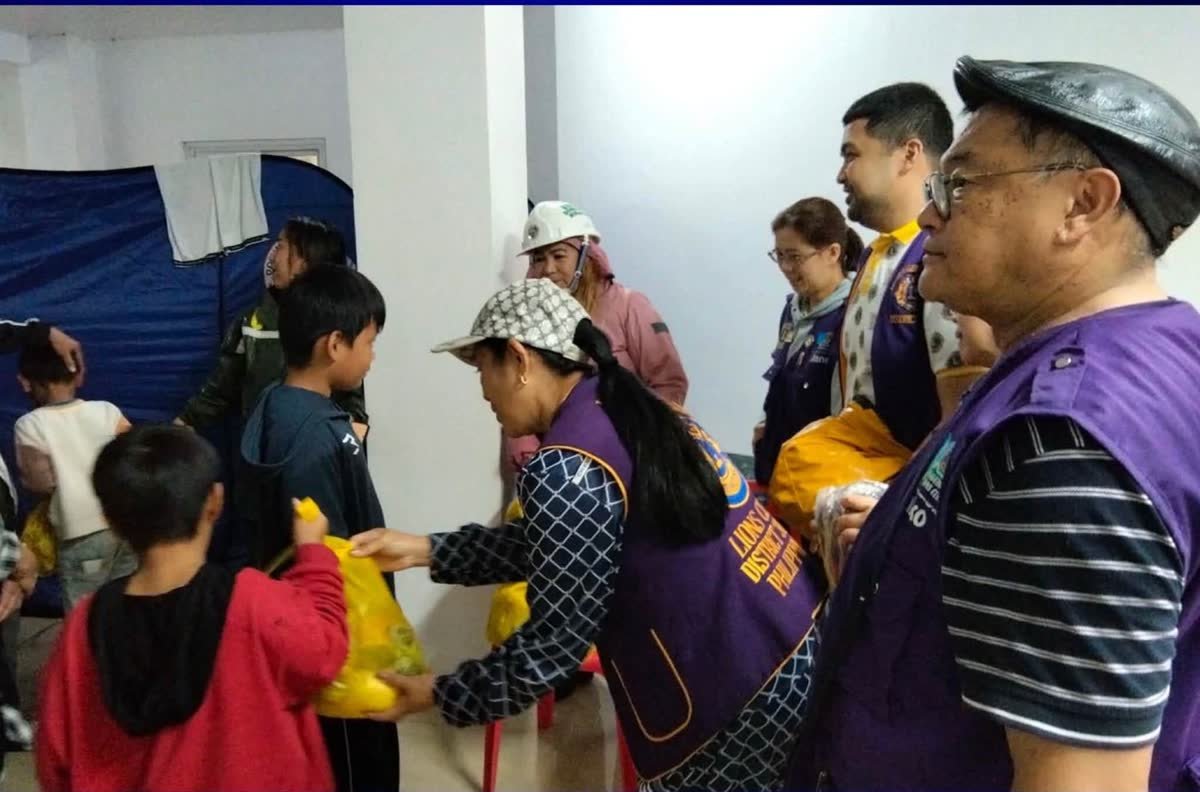 Distributing relief goods in Baguio City